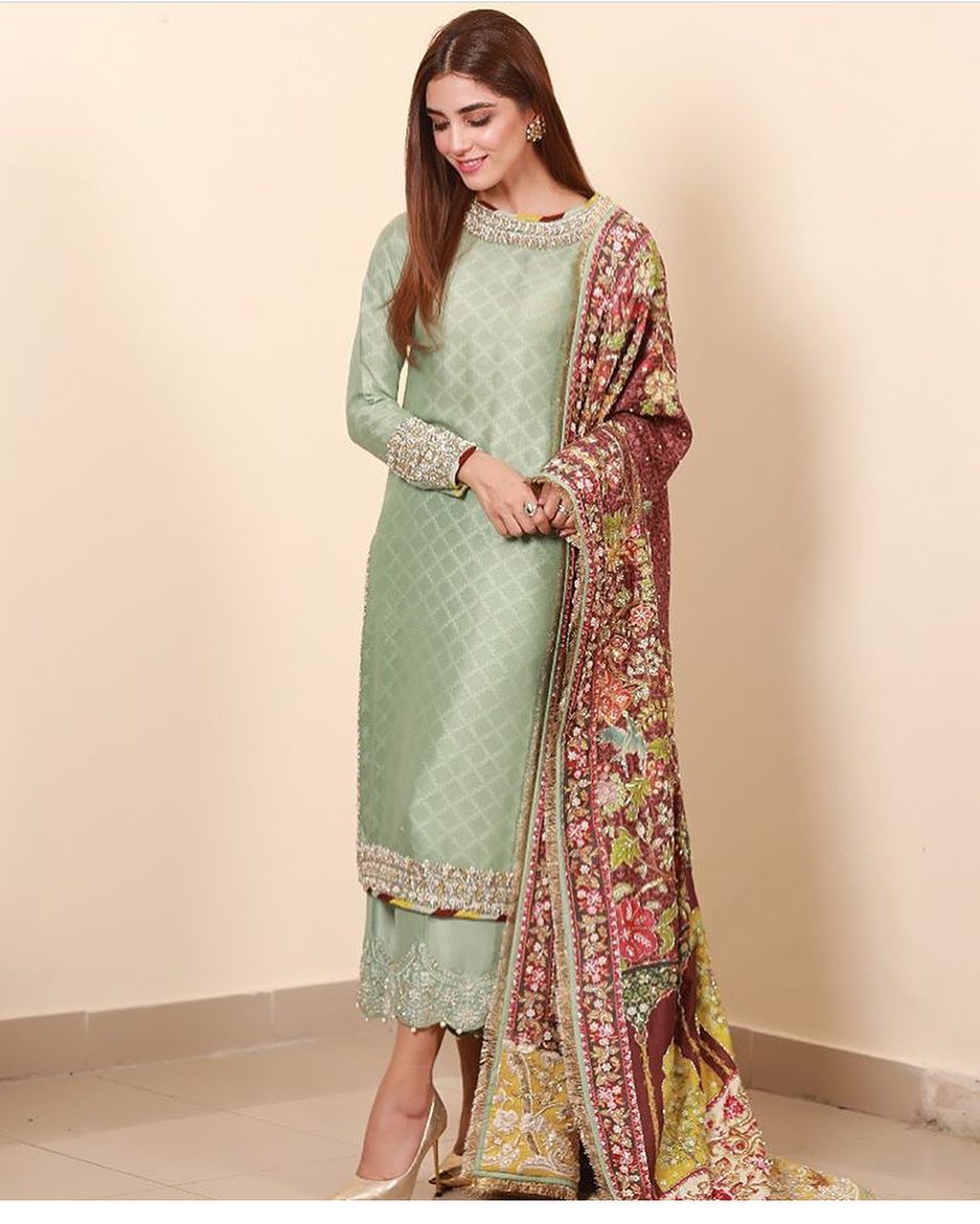 simple suit with heavy dupatta