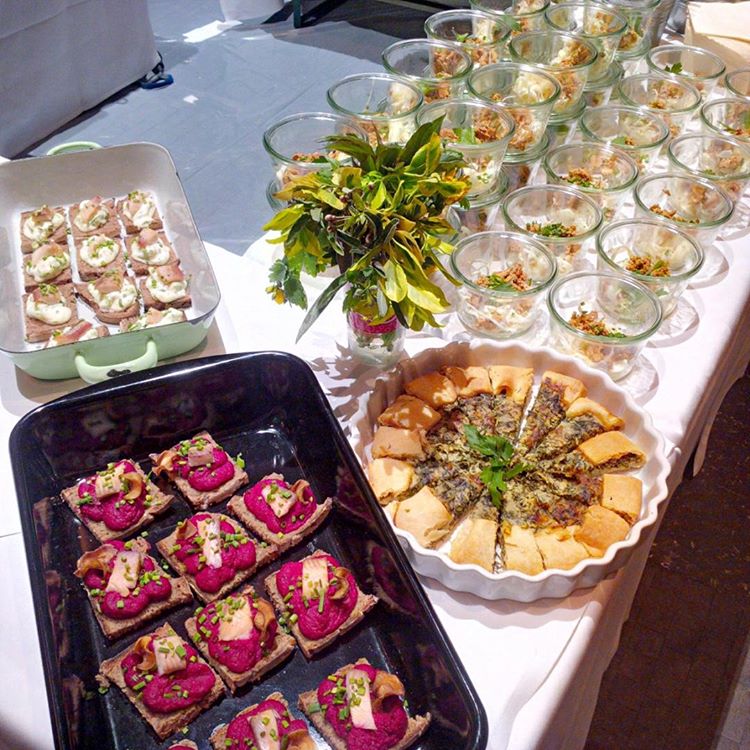 eco-friendly wedding, organic vegetarian food, food buffet, wedding buffet, dessert, salad, green vegetables