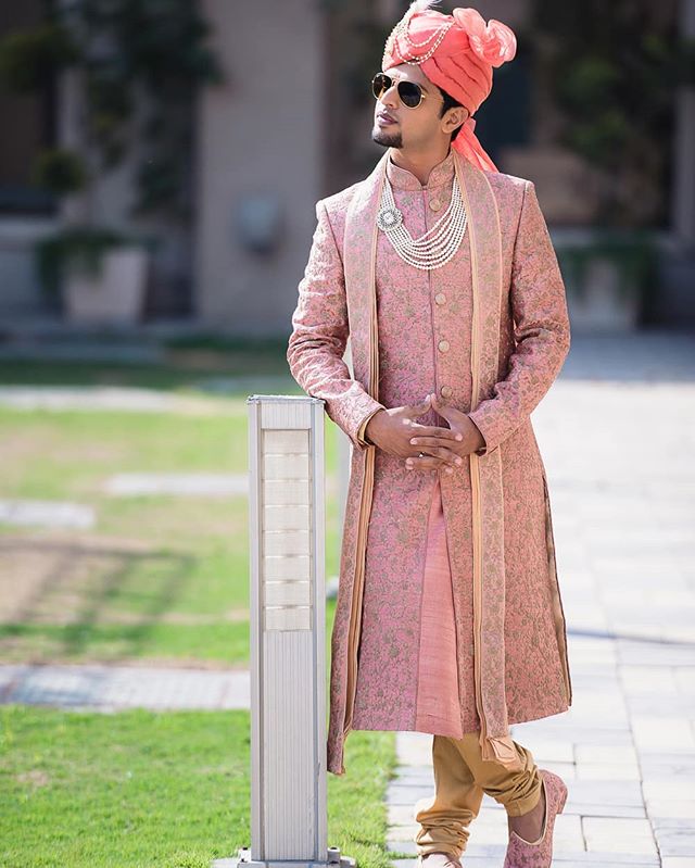 indian groom, groom accessories, groom with sunglasses, sunglasses, groom trends, groom shopping, groom outfit ideas