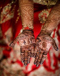 20+ Best Portrait Mehendi Designs For Your Wedding