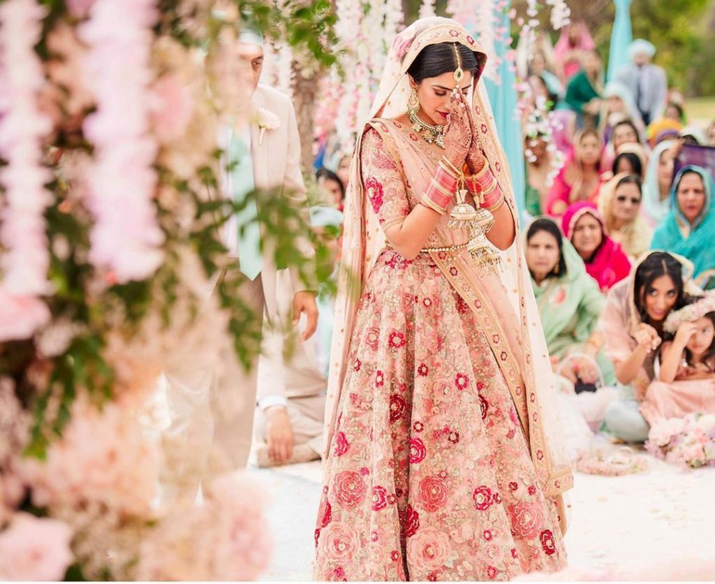 From Manish Malhotra to Sabyasachi Mukherjee: Why buy when you can rent a  LEHENGA? - Times of India