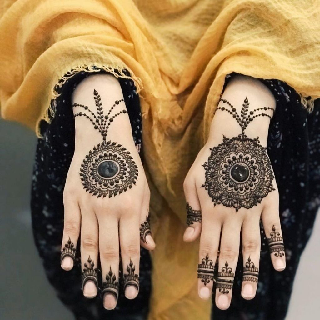 How To Apply Mehndi Design With The Help Of Bangle