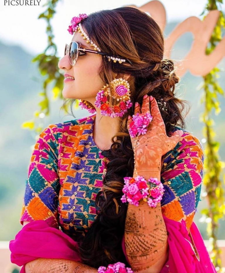 Easy Peasy Mehendi Hairstyle Ideas For Brides And Bridesmaids 8479