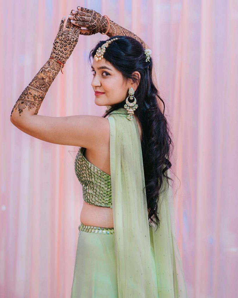 Easy Peasy Mehendi Hairstyle Ideas For Brides And Bridesmaids