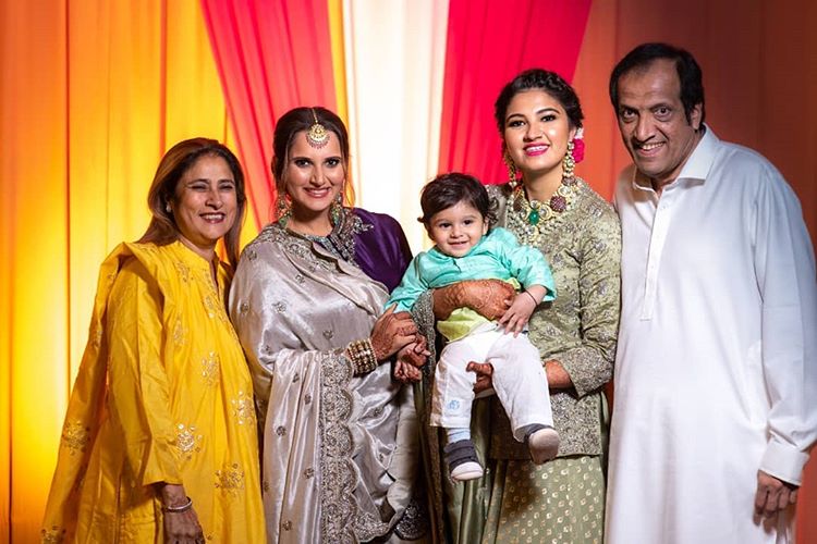 Sania Mirza's sister wedding, family portrait