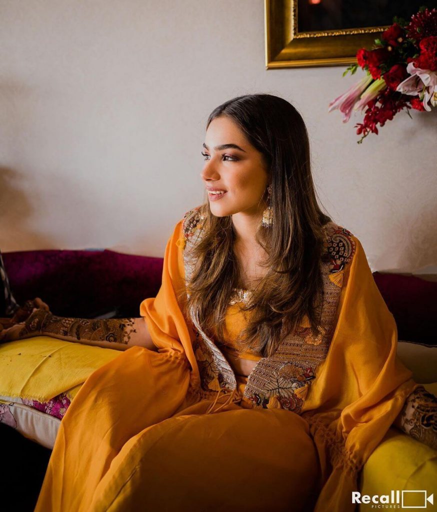 Mehendi Outfits For Brides