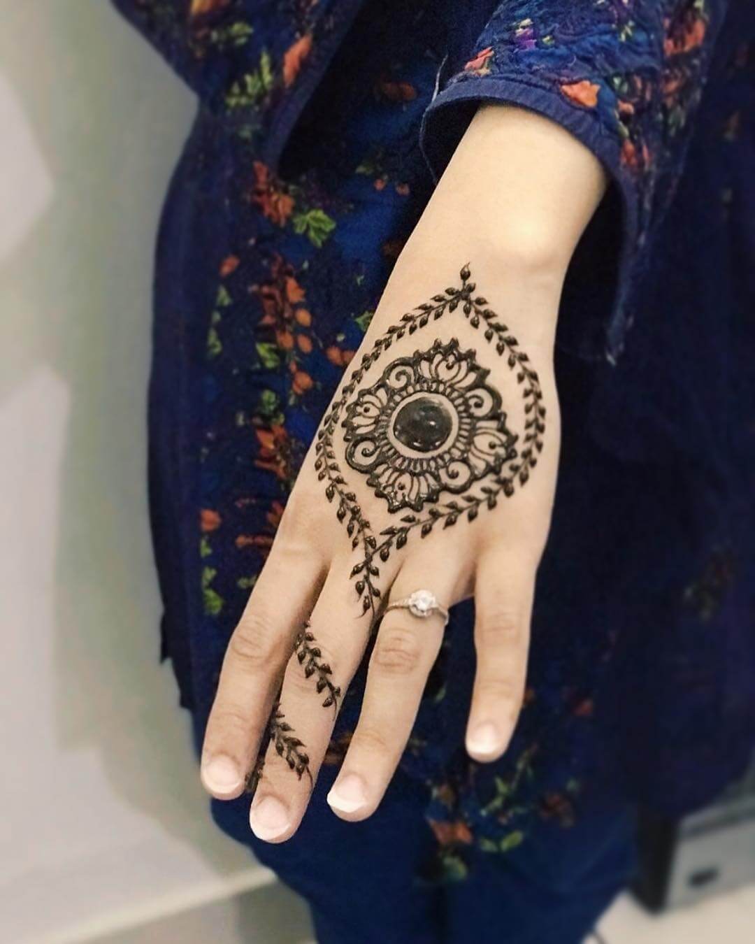 Super Trendy & Unique Arabic Mehendi Designs For Brides!