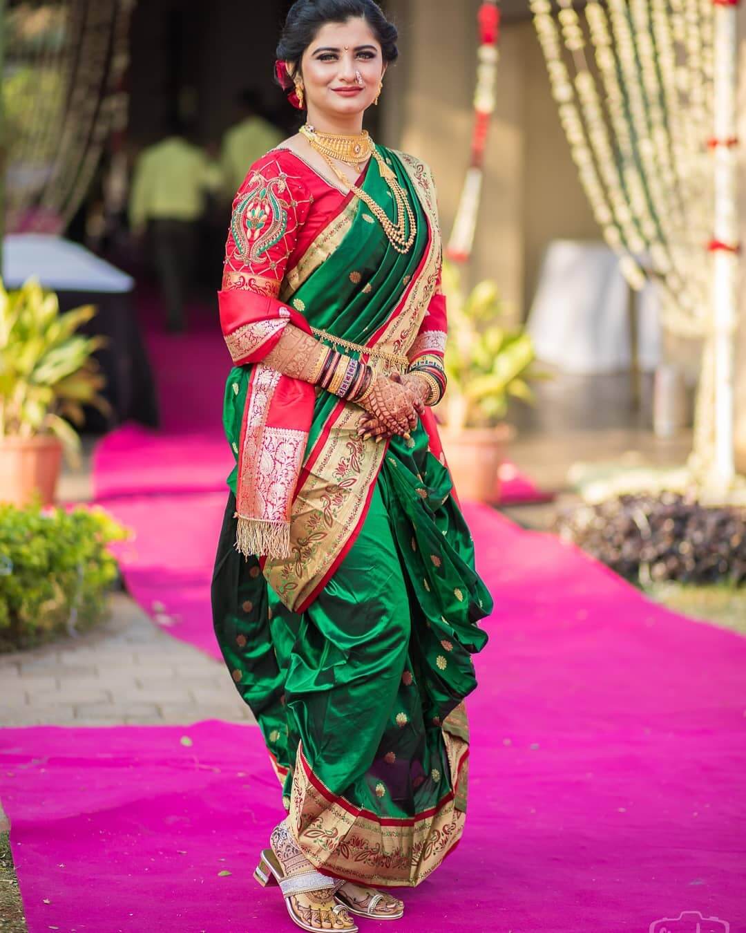 sangita Lohar Pune/Nasik Bridal Makeup Artist | MASTERCLASS DAY 5 Beautiful maharashtrian  look created for students 🤟 #evergreen #maharashtrianlook 😍❤️ Makeup/  hairstyle/styli... | Instagram