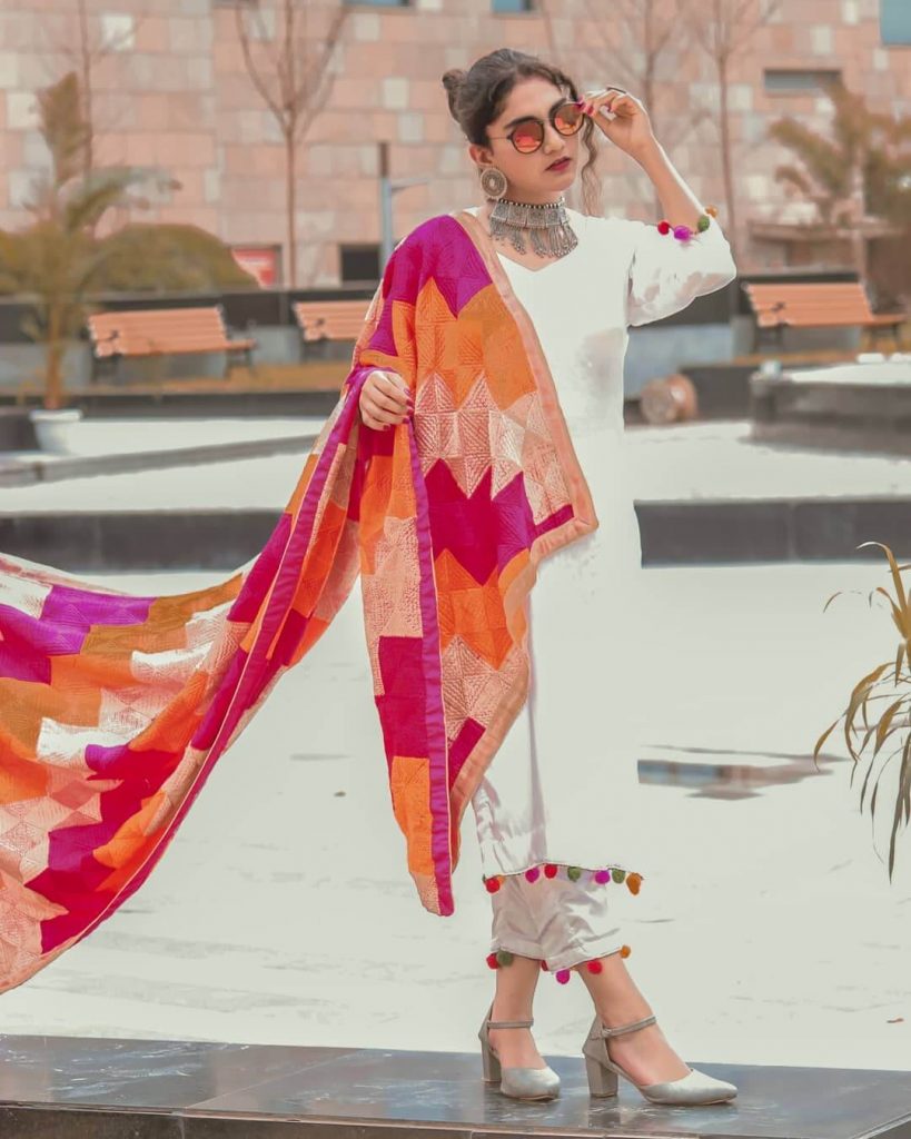 Ways To Add Phulkari Embroidery In Wedding Outfits