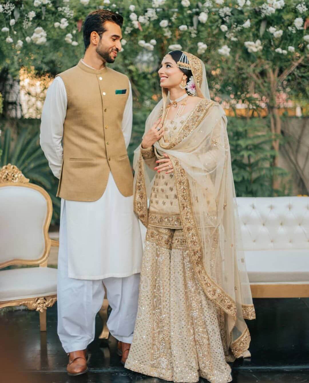 color coordinated Pakistani couples