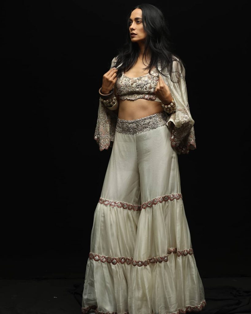 anamika khanna outfits