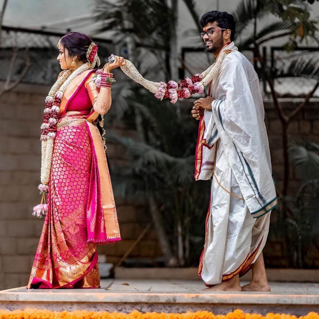 Image of Indian couple in ethnic wear in namaskara pose or  greeting-XG187513-Picxy