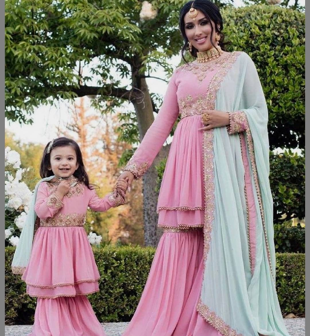 Mother Daughter Matching Outfits Ideas For Wedding 