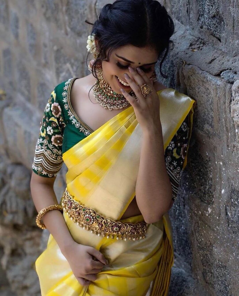 Gorgeous Kanjeevaram Blouse Designs For Trendsetter Bridal Looks