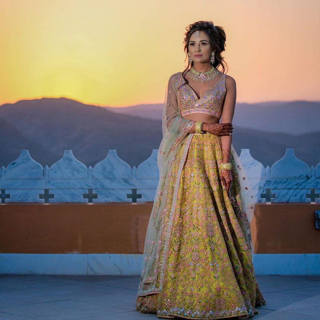 make your ordinary lehenga look super beautiful with this yellow lehen –  FOURMATCHING