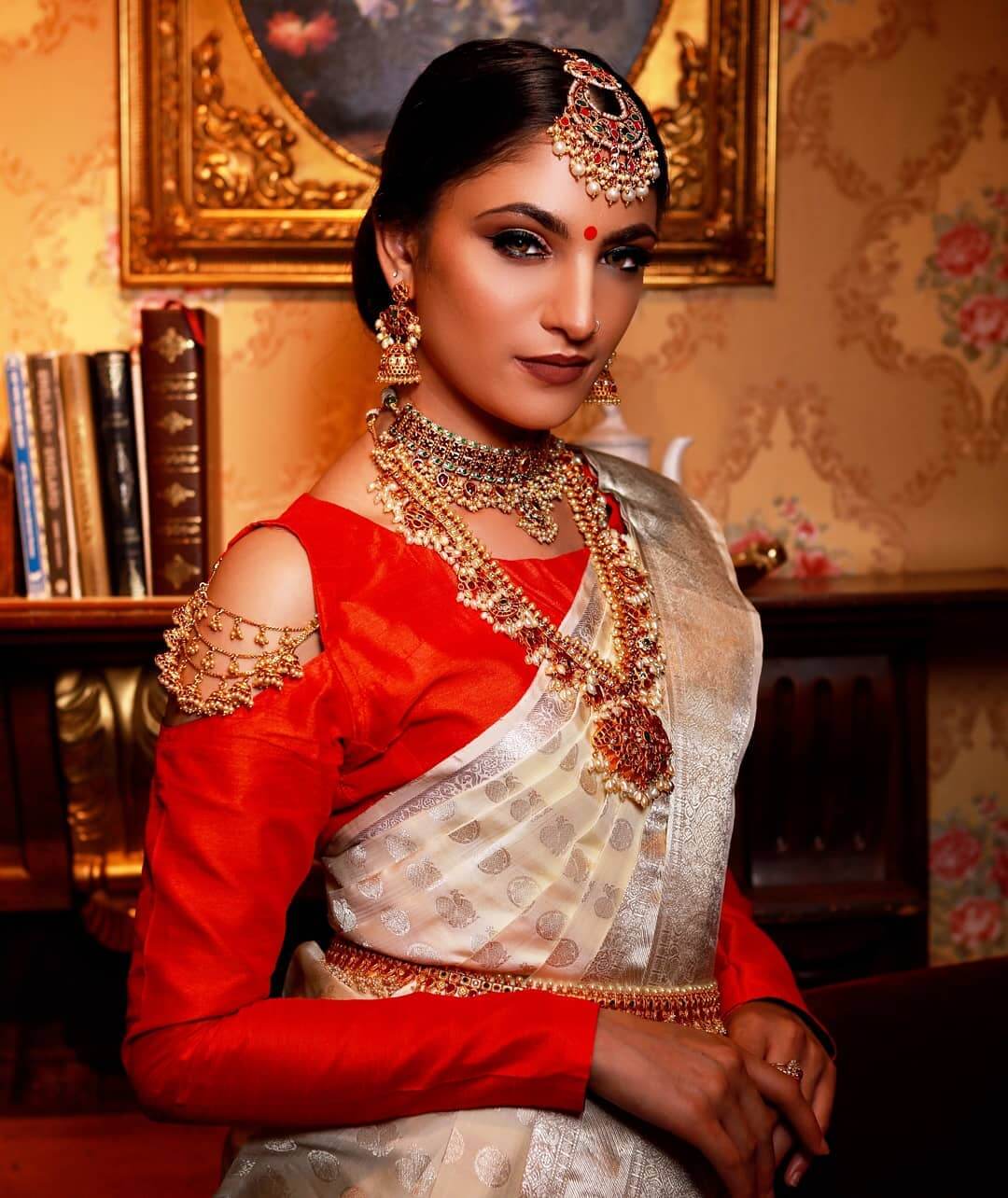 Gorgeous Kanjeevaram Blouse Designs For Trendsetter Bridal Looks 