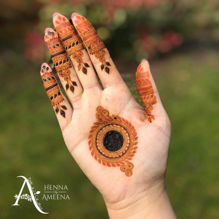 These Elegant And Simple Mehandi Designs Are For Small Weddings