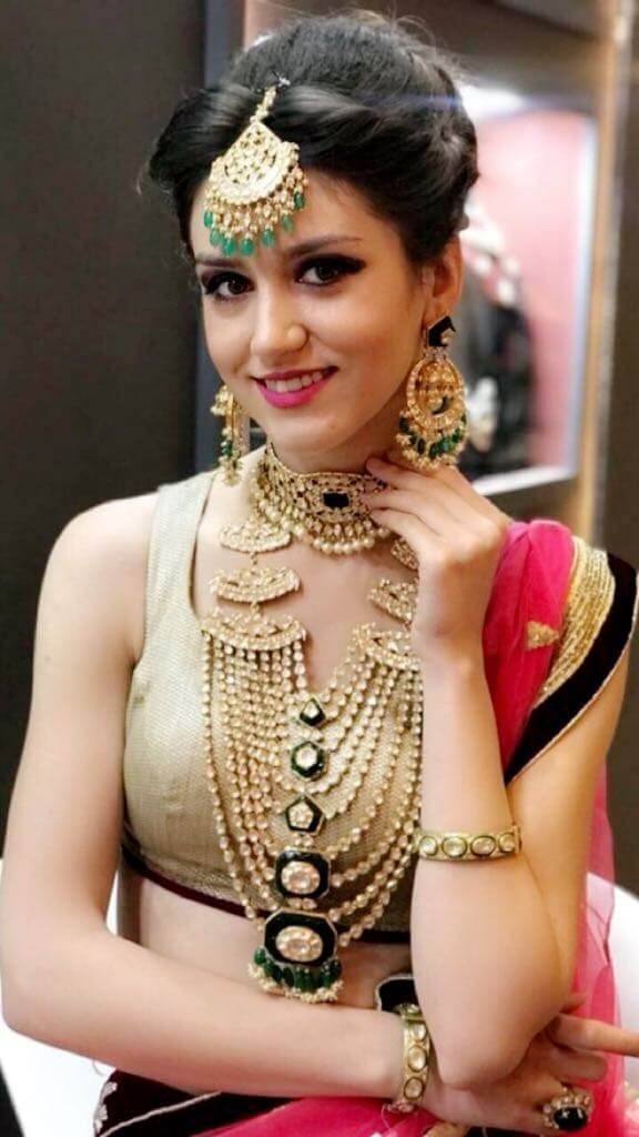 makeup artist and hair styler in West Delhi