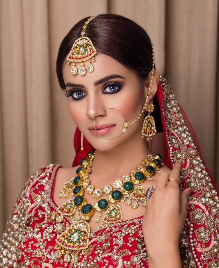 Top Ideas To Slay Contrasting Jewellery With Red Lehenga