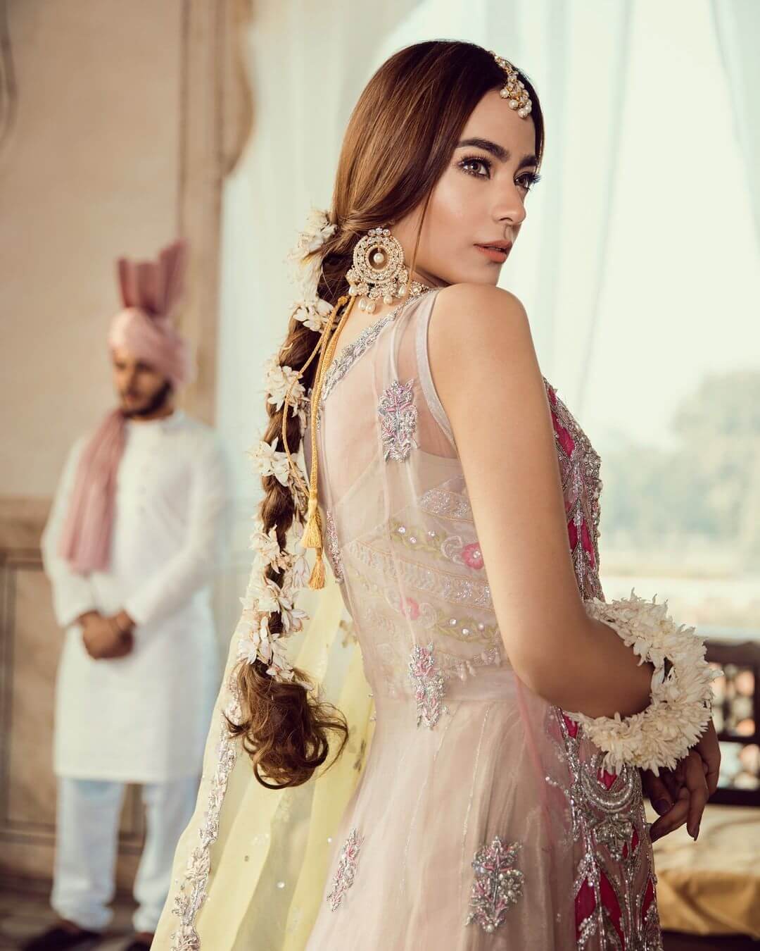 Different Ways To Wear A Gajra For A Trendsetter Bridal Look 