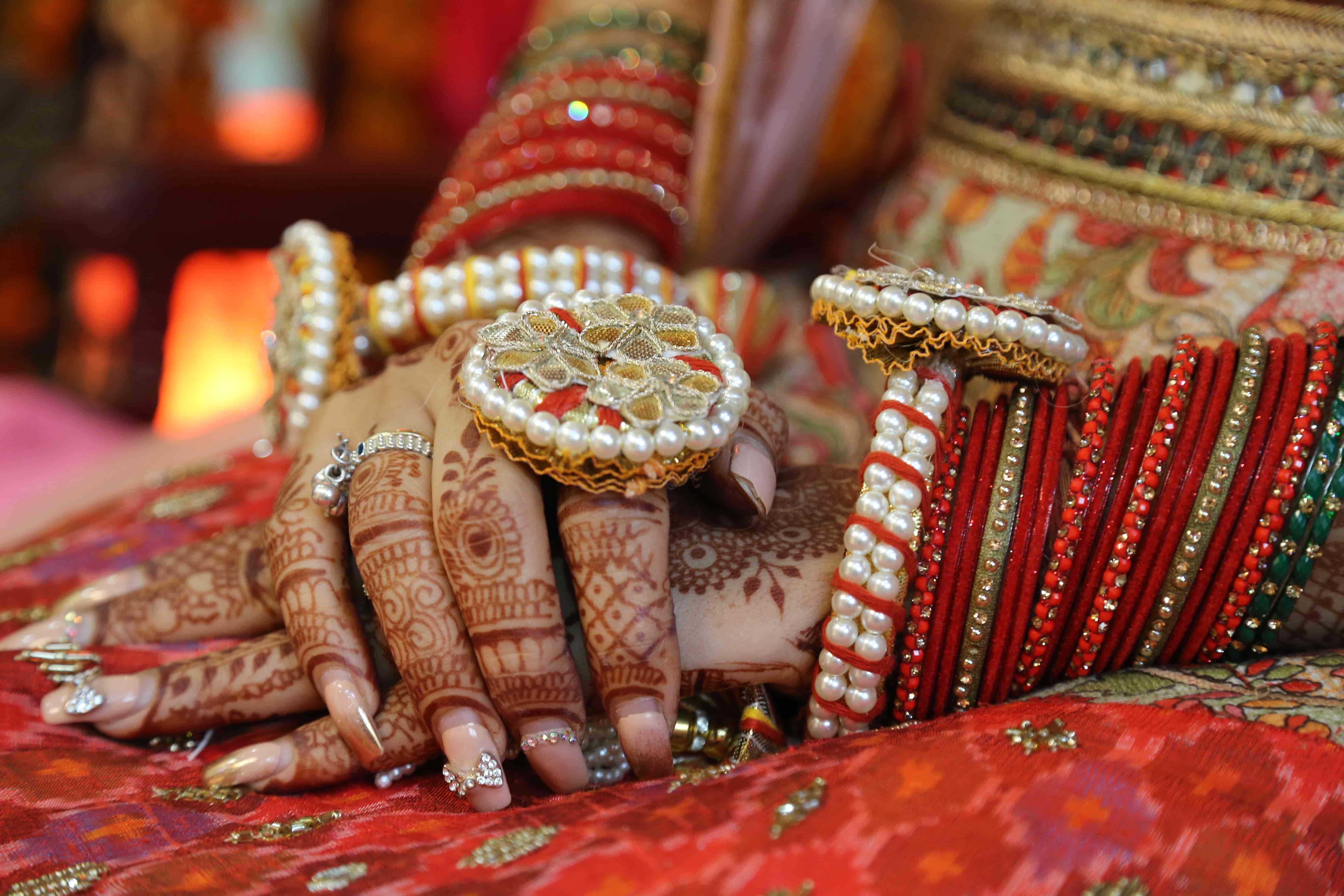 red bridal bangles