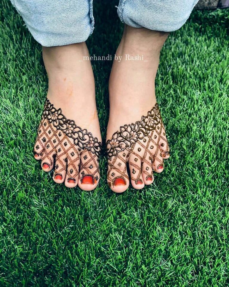 Minimalistic Feet Mehendi Designs To Pin For Your Wedding 7110