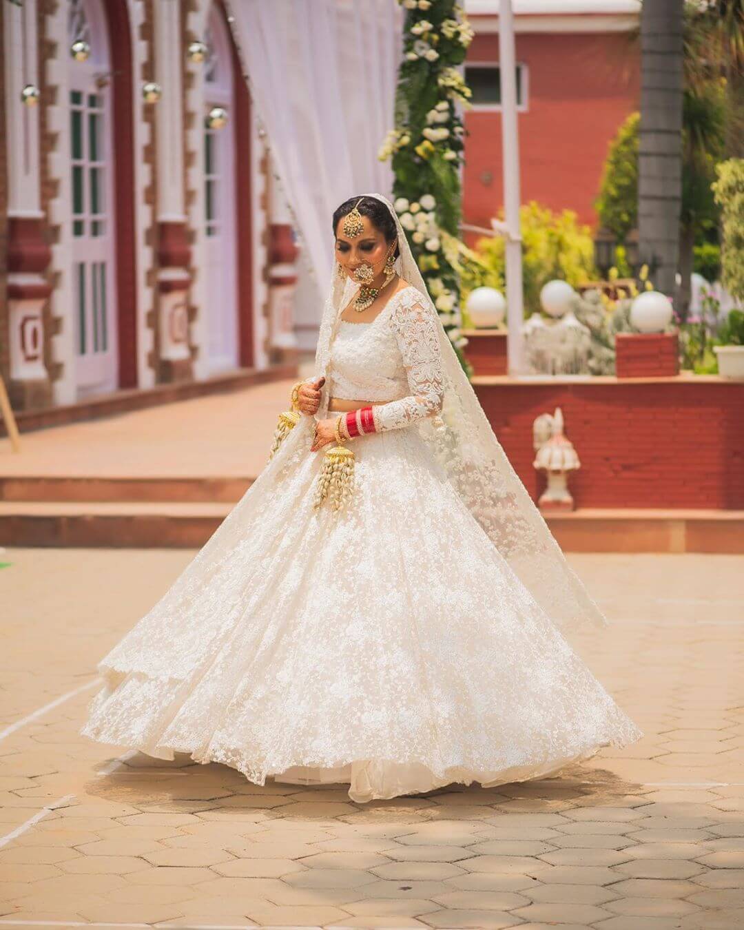 This Bride's Red And White Lehenga Is A Fab Combination Of Contemporary And  Classic