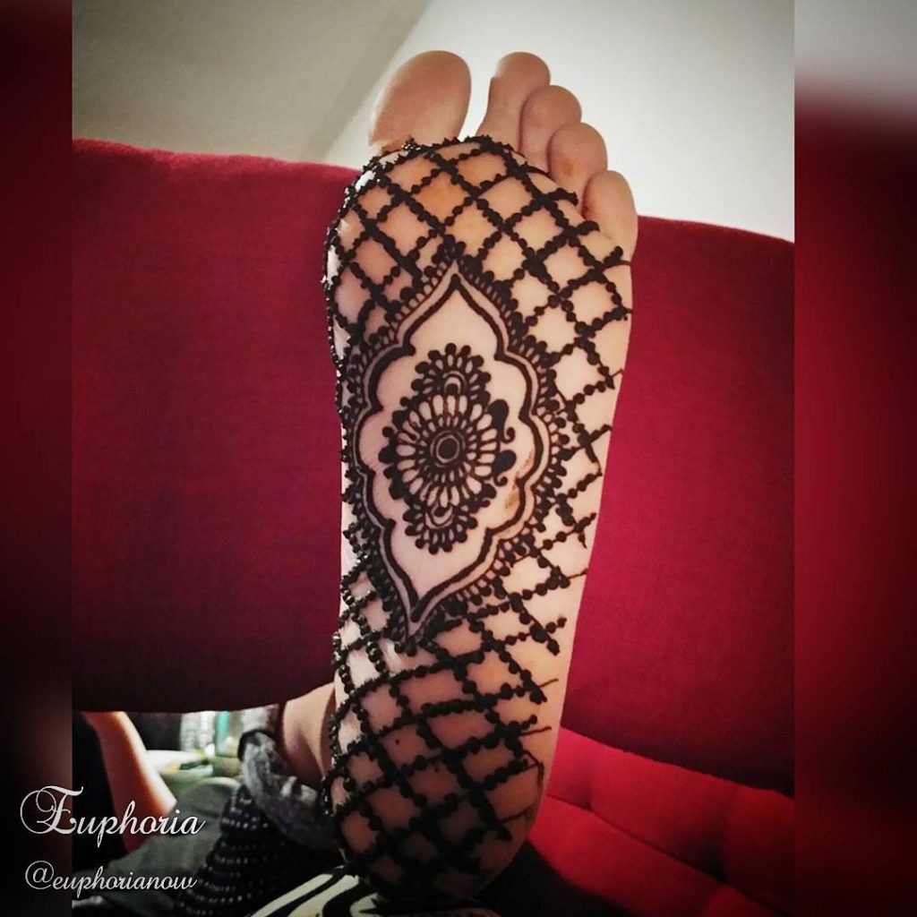 Gorgeous Back Feet Mehndi Designs For Otb Brides