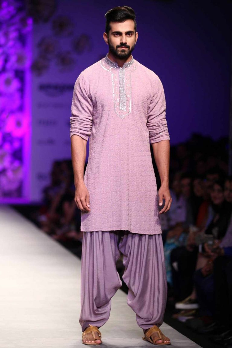 Classy And Ethnic Dresses For Men For This Festive Season