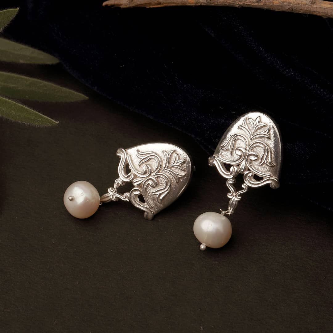 Pearl and silver jewelry