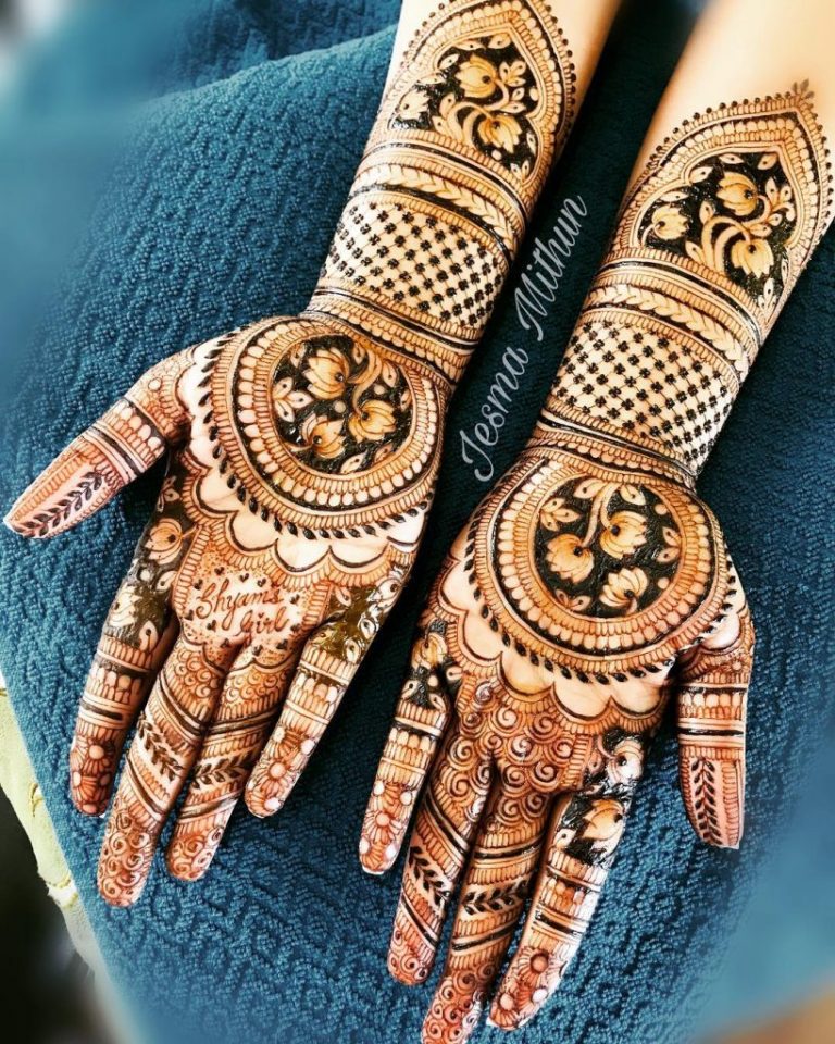 Stunning Lotus Motif Mehendi Designs For Weddings