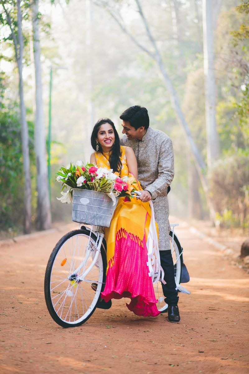 Pre Wedding Poses- Poses & Ideas that'll make you go Wowwwww!-sonthuy.vn