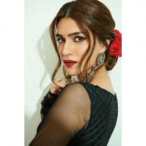 kriti sanon red roses hair bun