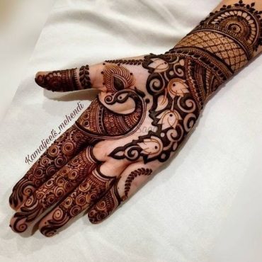 Stunning Lotus Motif Mehendi Designs For Weddings