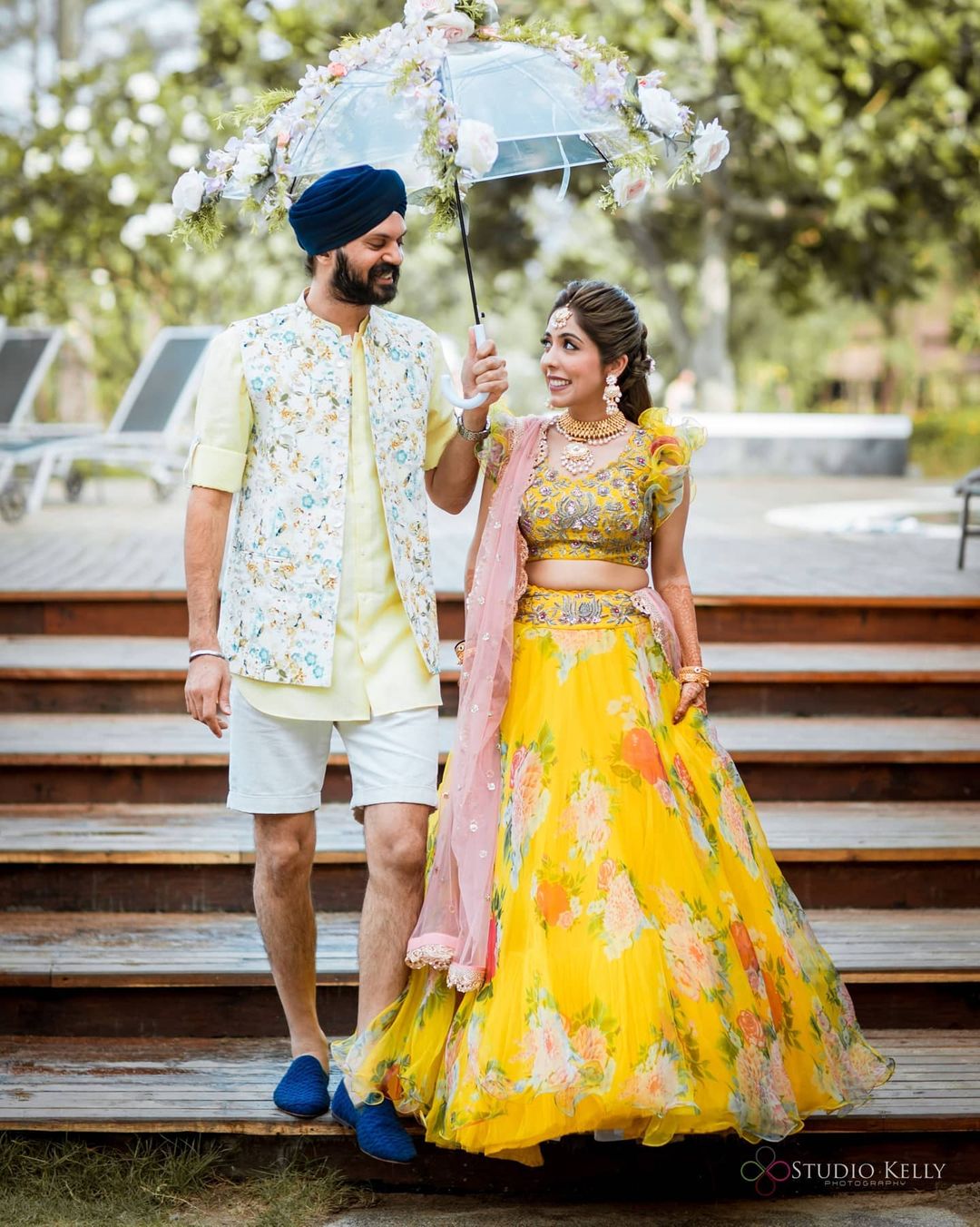 21 Fashionable & Dapper Mehndi Outfit Ideas for Your Groom | WeddingBazaar