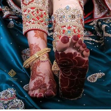 Gorgeous Back Feet Mehndi Designs For OTB Brides