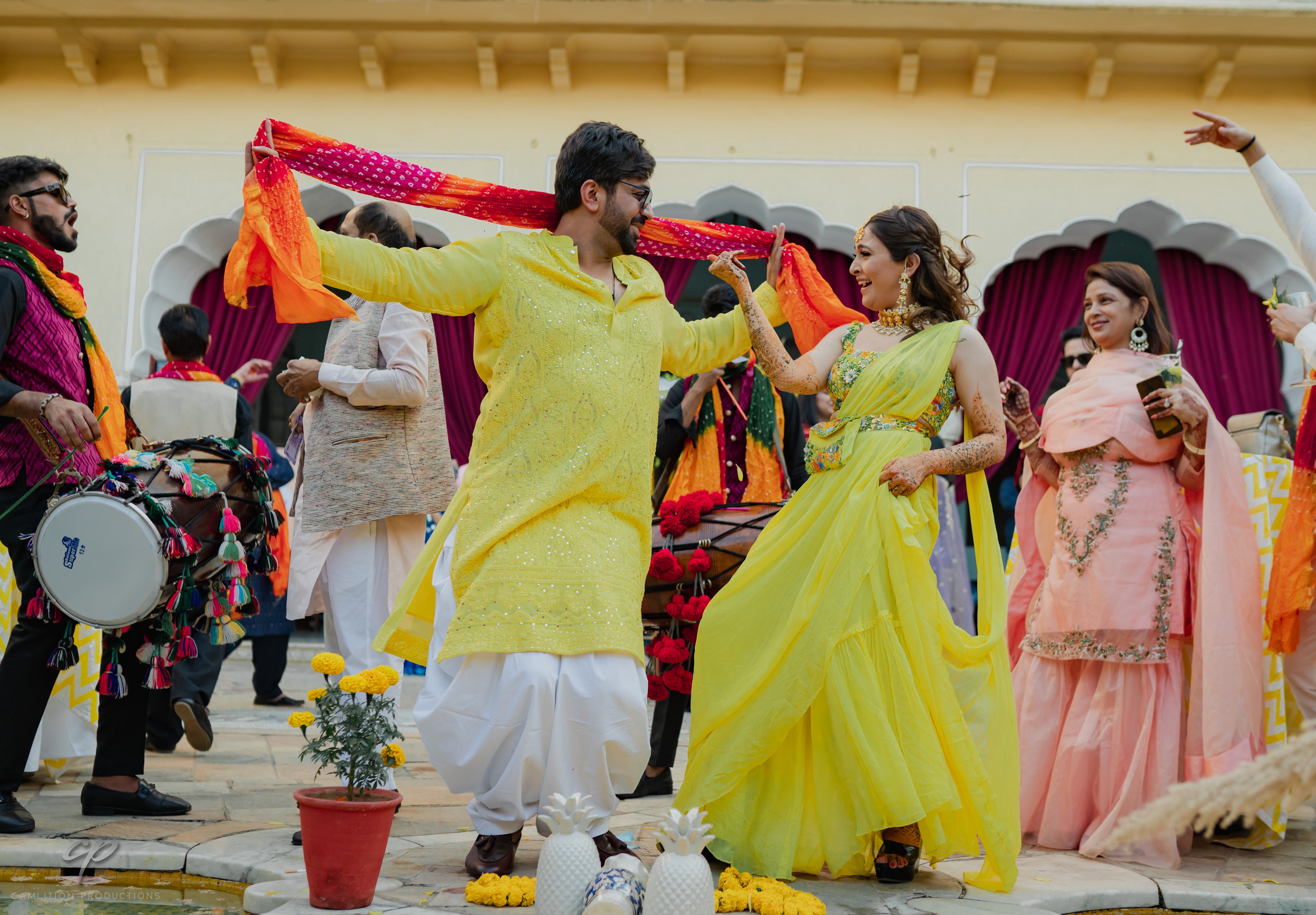 Akhil & Tanya dancing mehendi photos