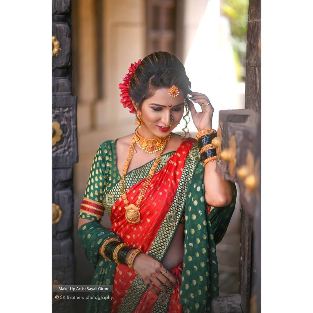 a beautiful Indian girl in bridal dress wearing red saree and gold ornaments  Stock Photo - Alamy