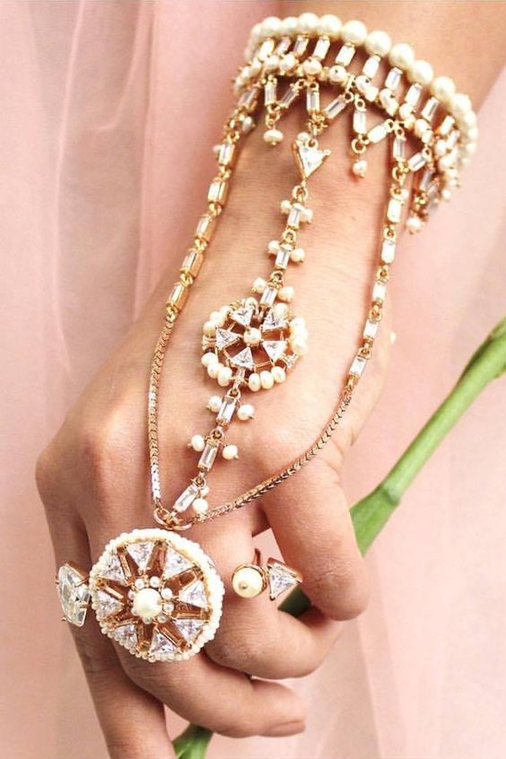 Minimal hand jewelry design