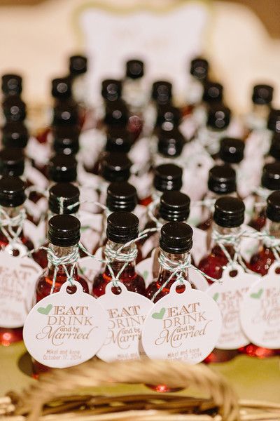 alcohol as wedding favors