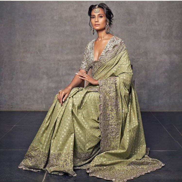 Trendy And Gorgeous Scalloped Saree Ideas For Your Unique Look