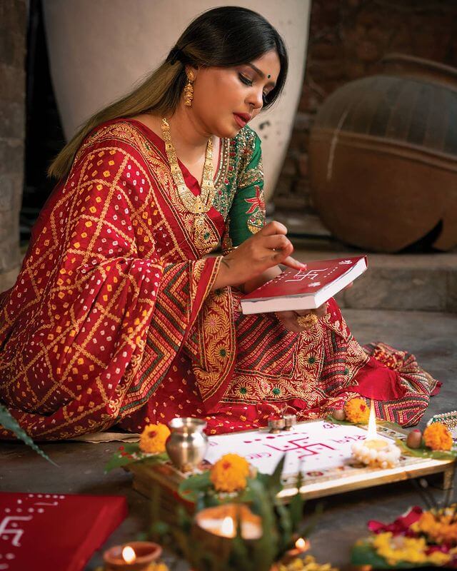Gujarati Sarees (गुजराती साड़ी) in Modern & Ethnic Look