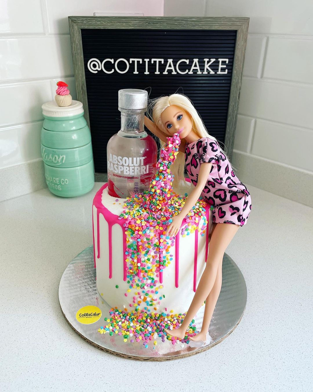 Gorgeous And Fun Bachelorette Party Cake Ideas For Brides