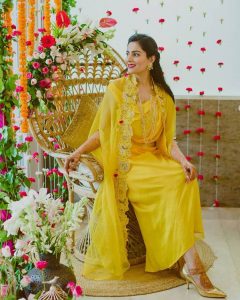 yellow wedding outfits