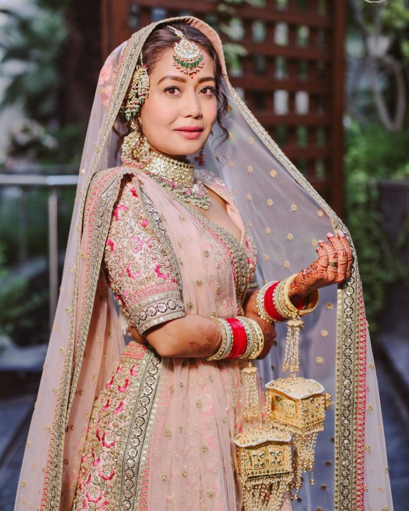 50 best pictures from Anushka Sharma and Virat Kohli's Mumbai reception |  Golden bridal lehenga, Indian bridal dress, Indian bridal fashion