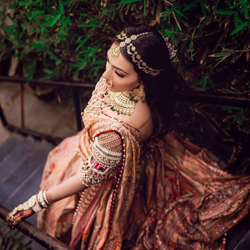 Brides Slaying Their Open Hairstyles With Maang Tikka Or Matha Patti