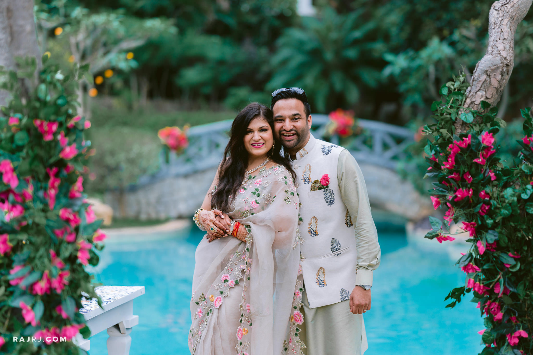couple in pastel Mehendi outfits