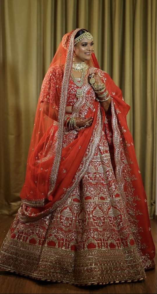 bride in red wedding lehenga