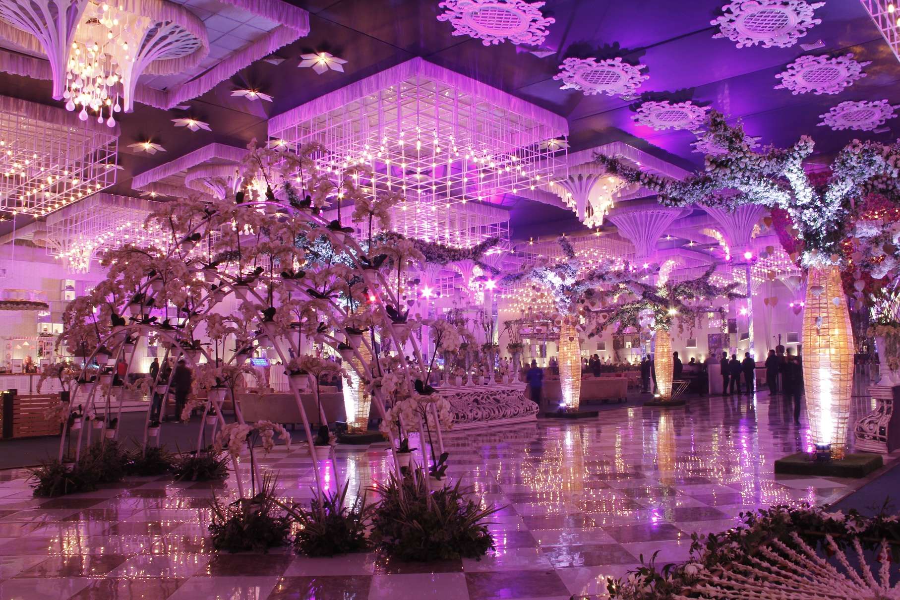 Purple wedding decor color themes