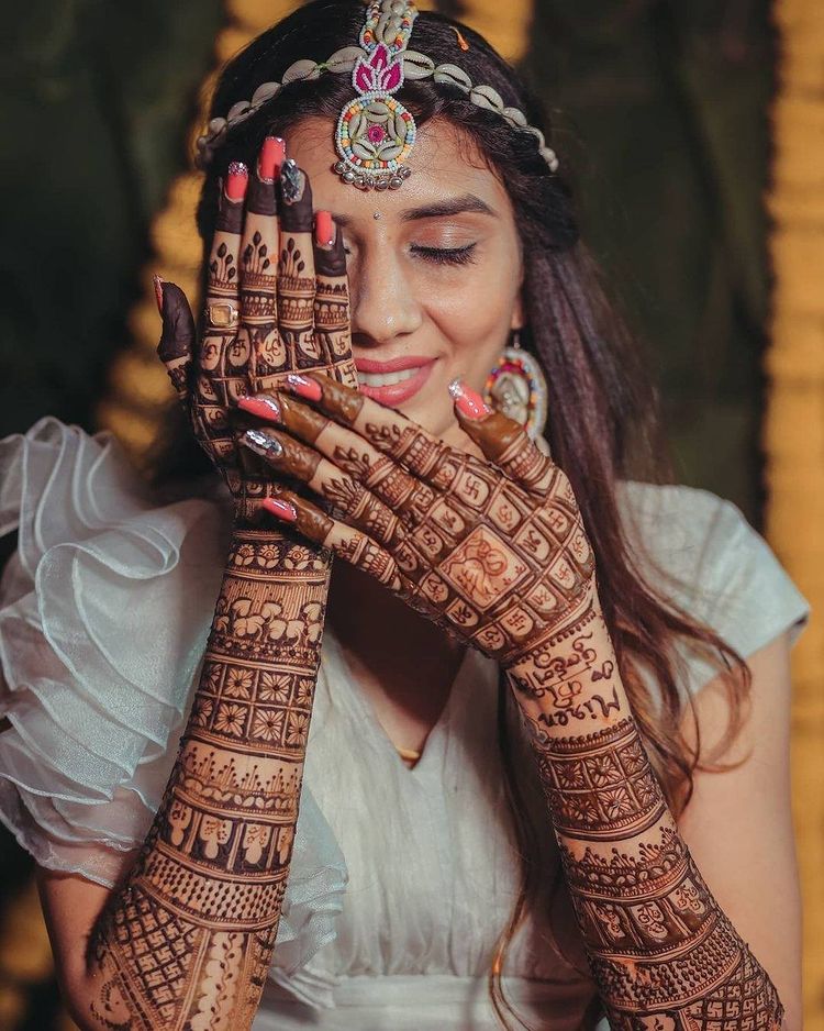 Sugandha Mishra is a happy bride in pics from mehendi ceremony ahead of  Monday wedding. See here - Hindustan Times